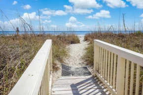 Stunning 8 BR, New Updates, Walk to Beach Bars, Main Street